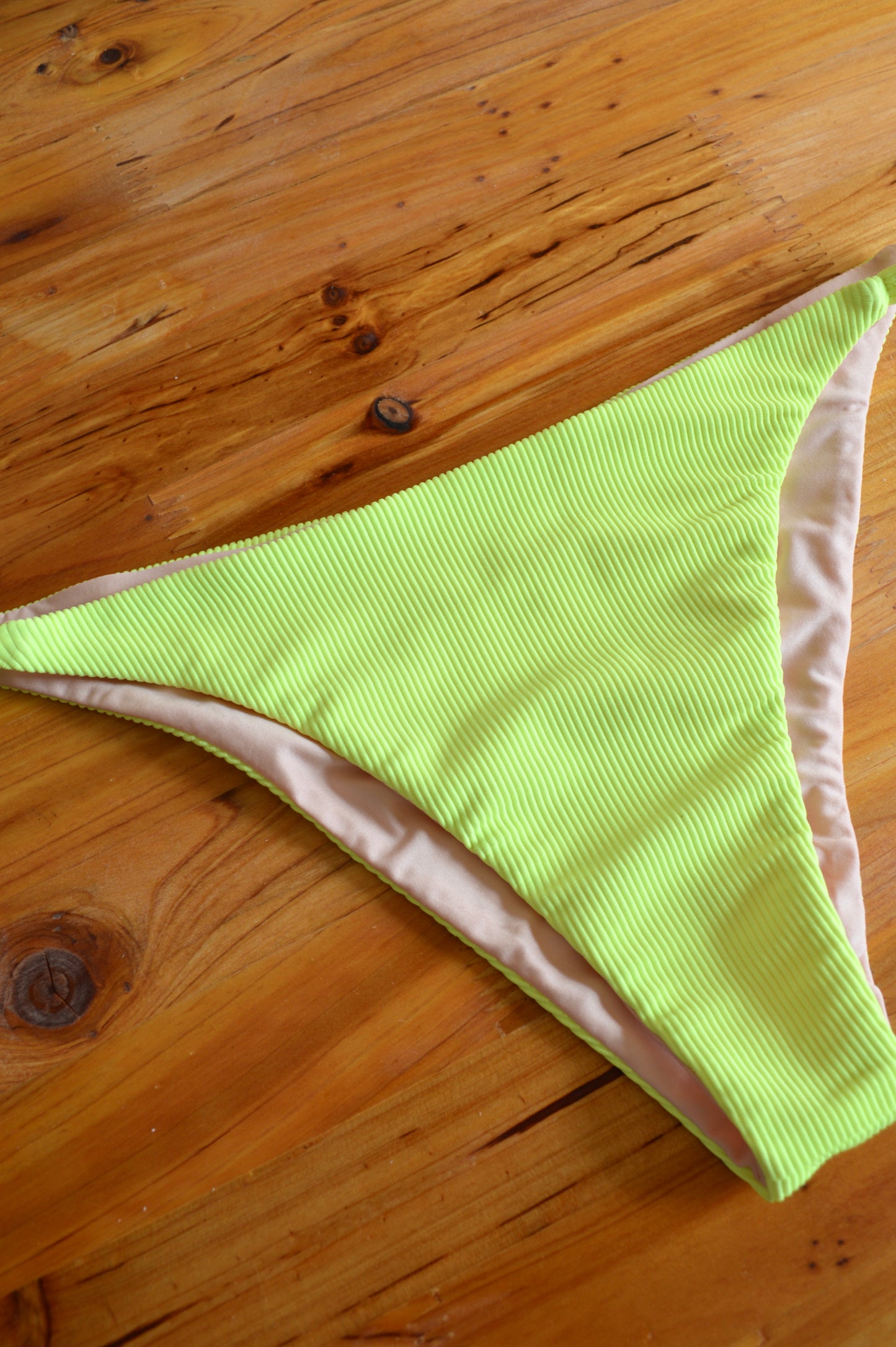 The Ribbed Neon Bottom